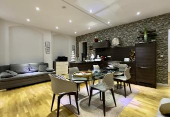 BeeFree LOFT l BelEtage im Stadtpalais I Whirlpool I Metro allows 18 year olds to book a room