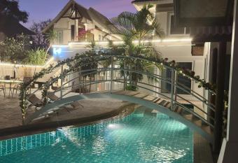 Pheonix Golf Pool Resort Villa has Balcony rooms