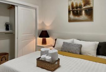 Blissful Stay in Surrey has Balcony rooms