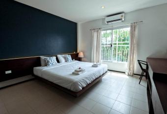 Le Ranong Bistro Hotel has Balcony rooms