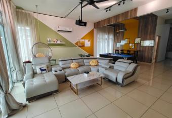 Paradise Villa Kempas Utama has Balcony rooms