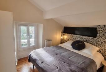 Villa St-Gau allows 18 year olds to book a room