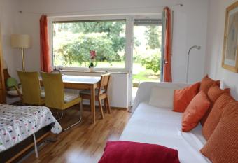 Essen City quiet flat with terrace and garden has Balcony rooms