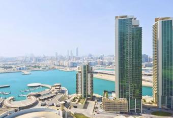 Sea View Cozy 2BHK Al Reem 6ppl - more than 10 days stay free transportation from Abu Dhabi Airport- has rooms with a private hot tub