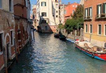 Home Lovers Apartment allows 18 year olds to book a room