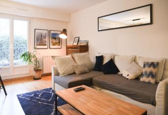 Well-located love nest in Levallois-Perret has Balcony rooms