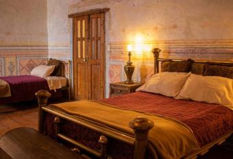 Habitaci  n en casa del siglo XVI has Balcony rooms