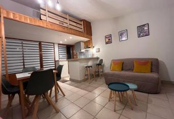 La Maisonnette Le Portel plage allows 18 year olds to book a room