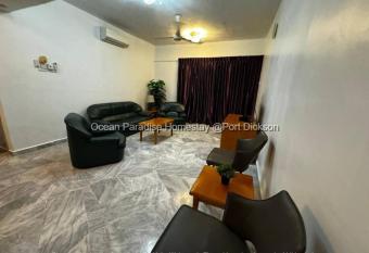 Ocean Paradise homestay @ port dickson has rooms with a private hot tub