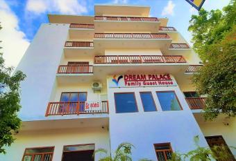 Dream Palace Family Guest House Mirissa allows 18 year olds to book a room