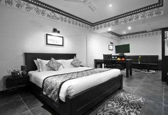 Liwa - The Transit Hotel, Bengaluru allows 18 year olds to book a room