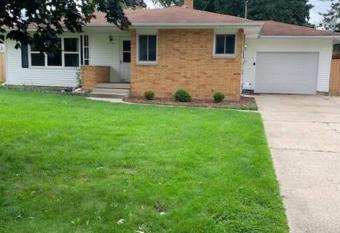 Perfect place quiet neighborhood, great for the family. allows 18 year olds to book a room