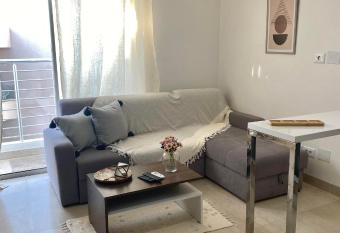 Logement entier aux jardins de carthage Tunis (S1) allows 18 year olds to book a room