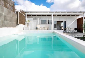 Suite Amanecer has Balcony rooms