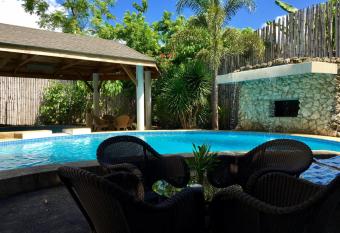 Lapu-Lapu Cottages & Restaurant has Smoking/Balcony rooms