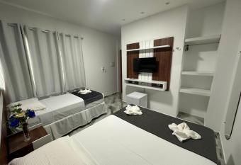 WL IMPERIO HOTEL POUSADA has rooms with a private hot tub