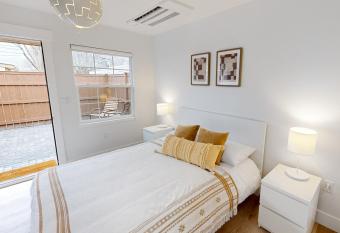 The Daisy Chain, Unit 4 has Balcony rooms