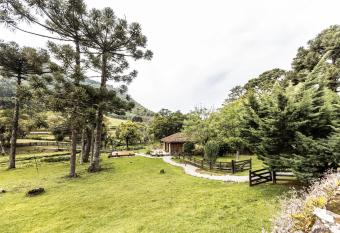 Borgo 28 Gramado has rooms with a private hot tub