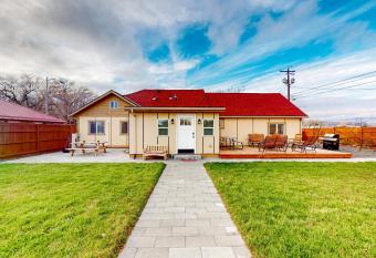 The Daisy Chain- House has Balcony rooms