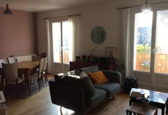 Appt 90 m2, quartier tranquille has Balcony rooms