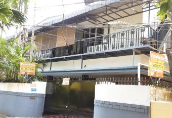 Paradise Inn Guest House has Balcony rooms