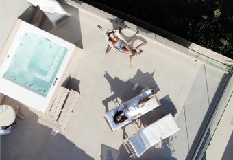 Sea Front Suites, Maisonettes & Apartments has Balcony rooms