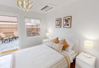 The Daisy Chain, Unit 2 has Balcony rooms