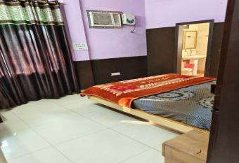 OYO Hotel Gold Hisar allows 18 year olds to book a room
