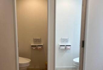           has rooms with a private hot tub