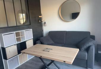 Le Cocon Hy  rois has Balcony rooms