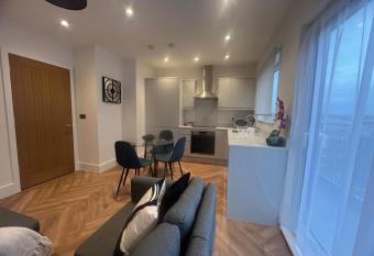 New 2 Bedroom Apartment Rickmansworth Town Centre has Balcony rooms