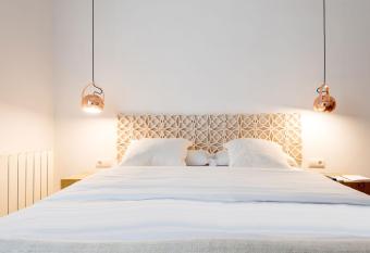 Bruc & Bruc allows 18 year olds to book a room