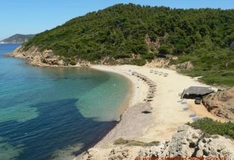 Iliada allows 18 year olds to book a room