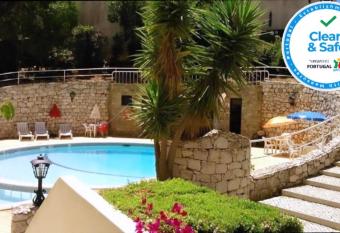 Apartamentos Tur  sticos P  rola da Rocha II allows 18 year olds to book a room