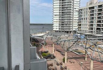 Puerto Norte has rooms with a private hot tub