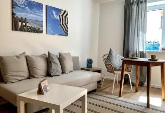 Lorenzo Appartement-01 allows 18 year olds to book a room