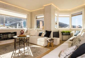 Sunny Impala en Sierra Nevada allows 18 year olds to book a room