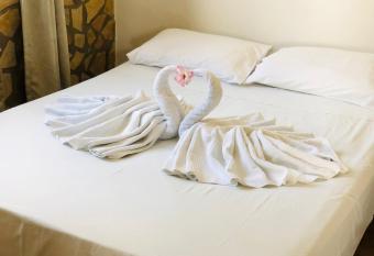 Pousada Casa do Bruno allows 18 year olds to book a room