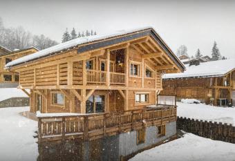Chalet Trusquin - OVO Network has rooms with a private hot tub