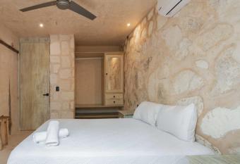 Casa Uh has Balcony rooms