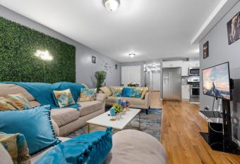 FaithInn - 3 Bed 2 Bath Near EWR/ Downtown/ NYC has Balcony rooms