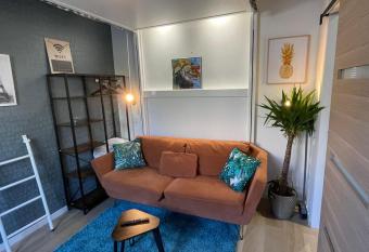 Au Nid Douillet allows 18 year olds to book a room