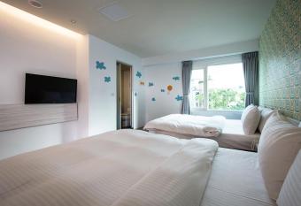 j-HOTEL allows 18 year olds to book a room