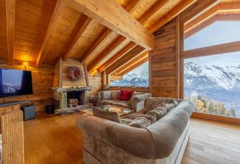 Above the Clouds - spacious chalet with great view has Balcony rooms