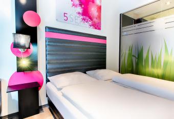 Select Hotel City Bremen allows 18 year olds to book a room