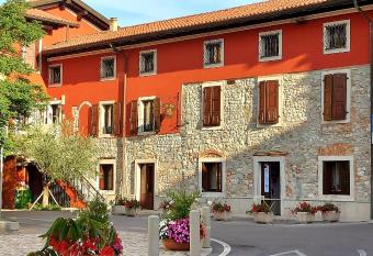 Hotel Locanda Al Pomo d Oro has Balcony rooms