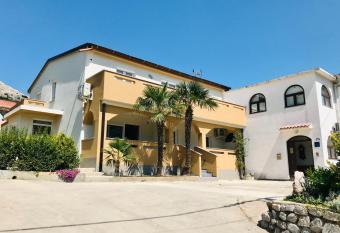 Apartments Anna has Balcony rooms