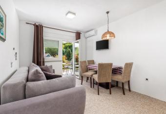 Selak Apartments has Balcony rooms