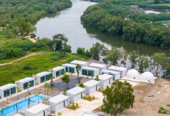 Pran Riverside has Balcony rooms