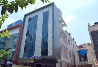 Metro Park has Balcony rooms